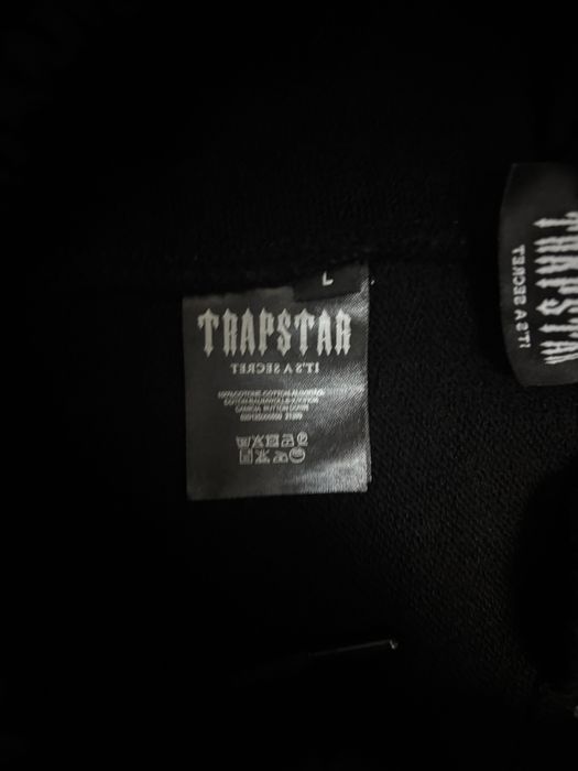 Екип: trapstar цвят: черен размер: L   състояние: чисто нов