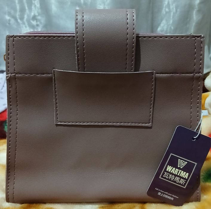 Ayollar sumkasi universitet maktab ish uchun