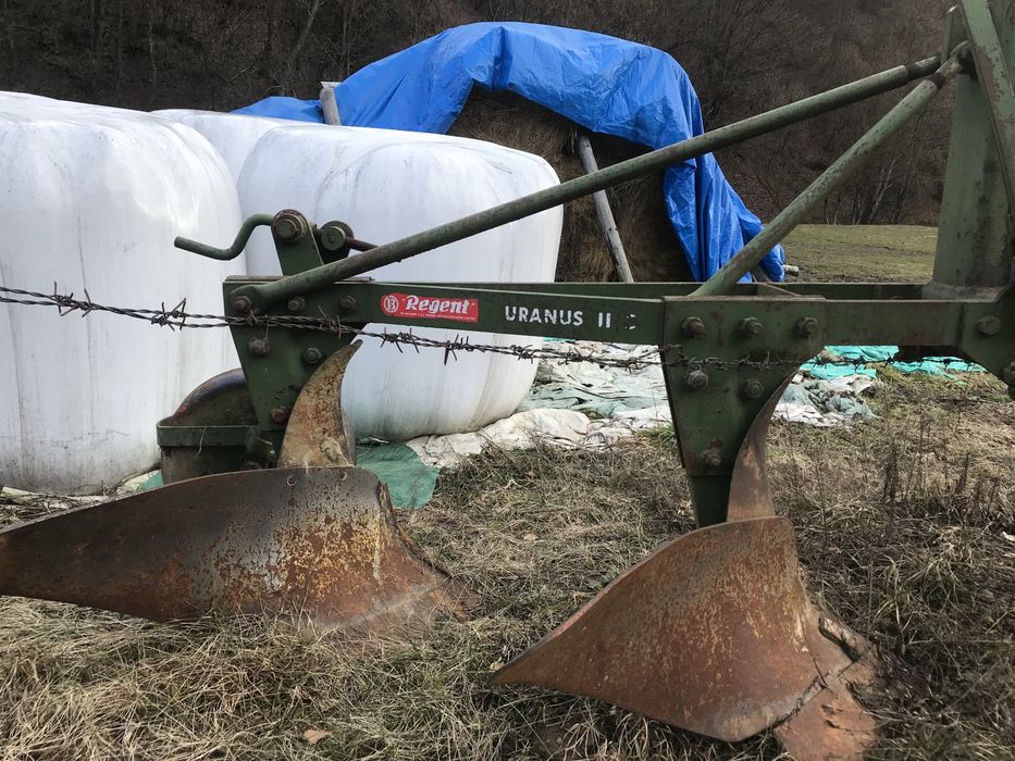 Plug Regent pentru tractor mare