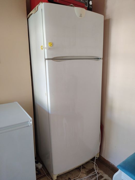 Холодильник indesit
