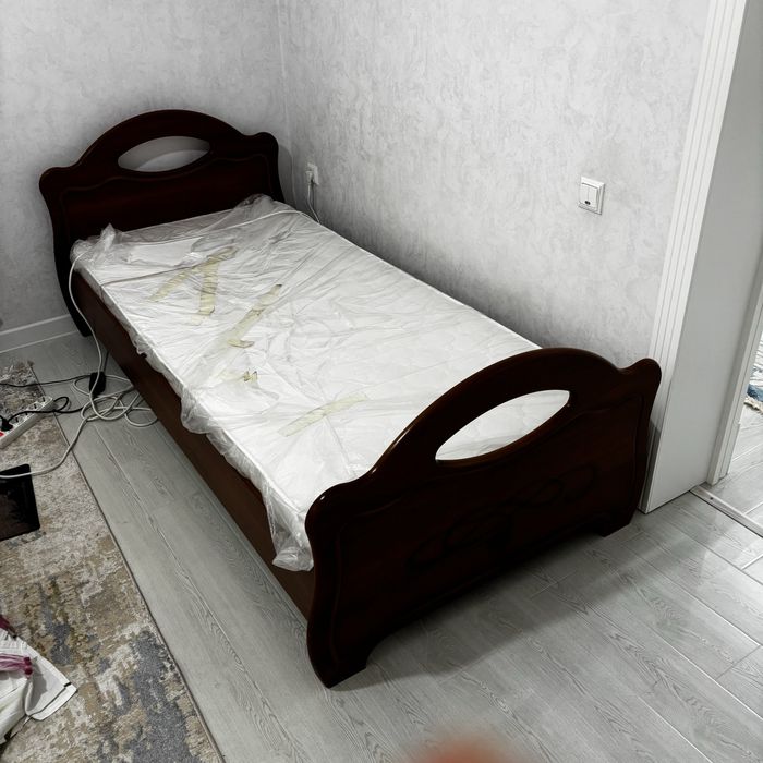 Кровать продам с матрасом