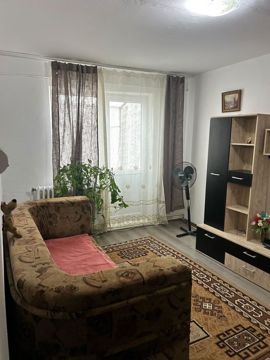Inchiriez apartament