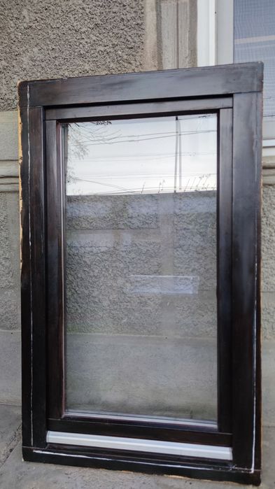 Fereastră termopan din lemn .