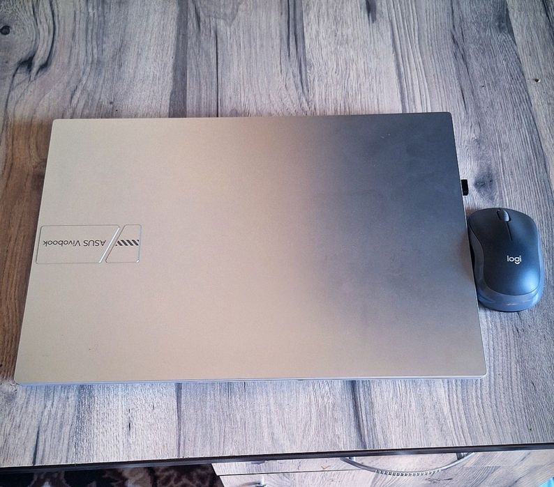 ASUS Vivobook X16