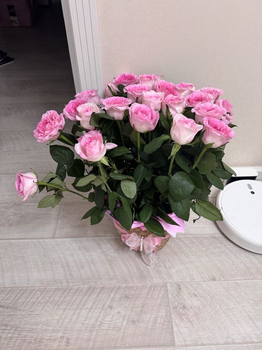 Розы в корзине 25 шт