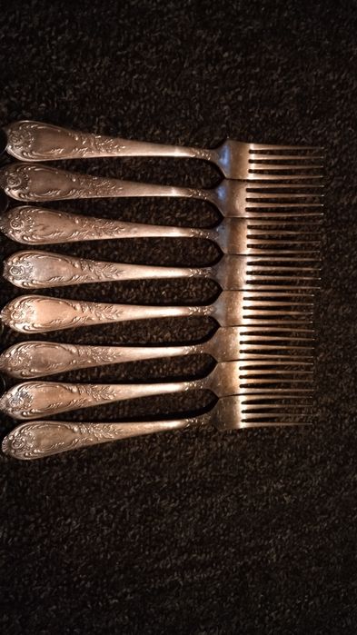 Мельхиоровые вилки, ложки.