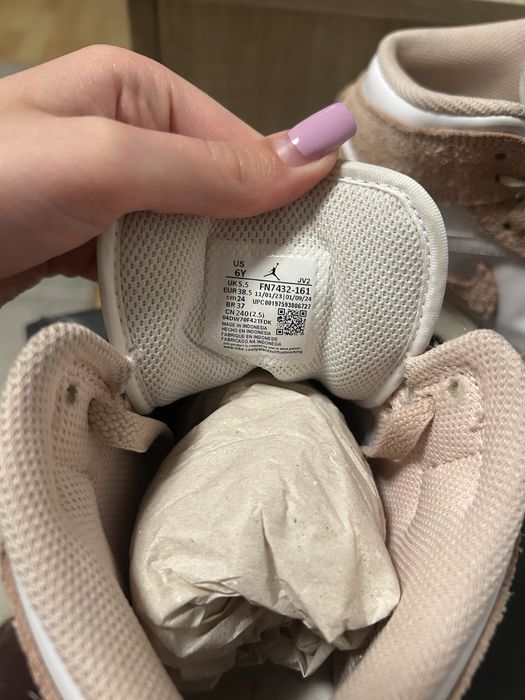 Adidasi Jordan 1 Mid