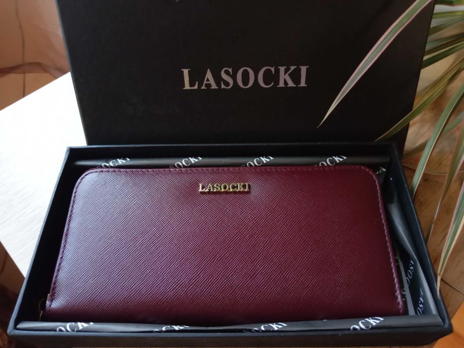 Дамски портфейли естествена кожа