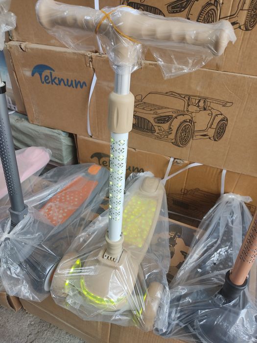 Детский трёхколёсный самокат с музыкой и подсветкой, возраст 5/16