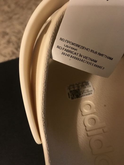 Vand crocs adidas noi