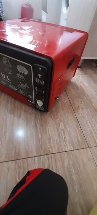 Qizil rangli duxovka. Somsa,pishiriqlar pishirish uchun duxovka,  zo'r