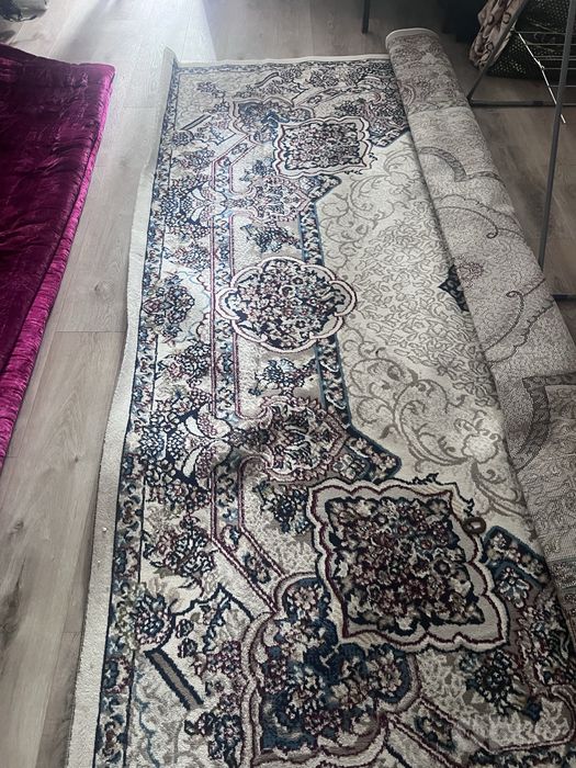 1 ta 3.5 gilam qogani daroshkala xammasini 700 minga beraman