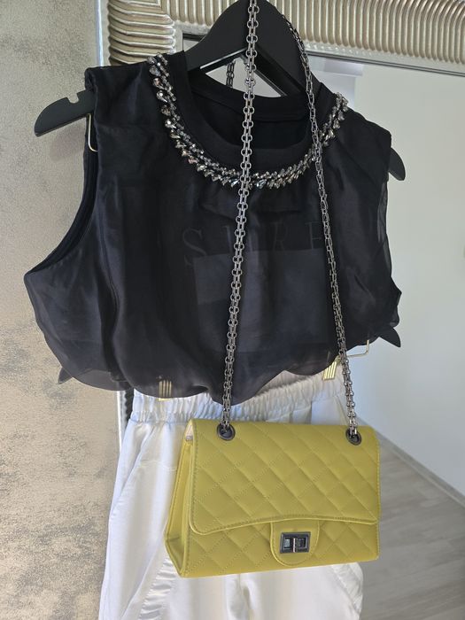 Set pantaloni conici, 3/4, cu talie înaltă, top, din voal și detalii d