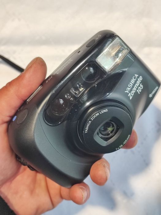 Aparat foto point and shot retro Yashica Zoomate 105
