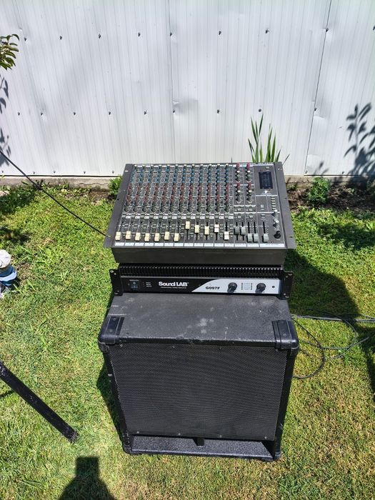 Boxe behringer cu putere mixer