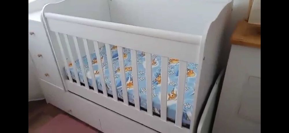Pătuț pentru bebeluși cu leagăn/copii transformabil