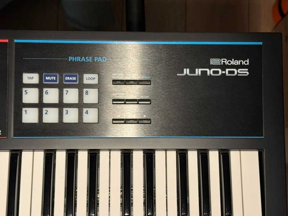 Синтезатор Roland Juno DS61