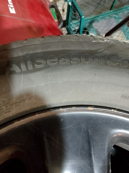 vand 4 roti cu cauciucurii