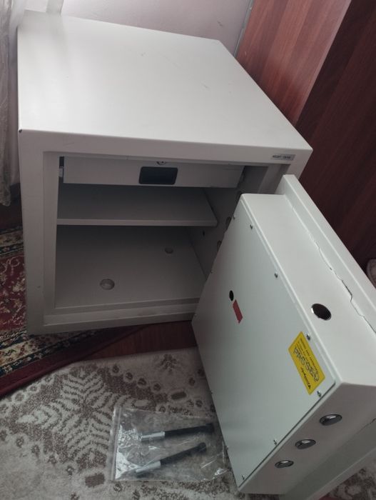 Продается сейф огнестойкий ударопрочный