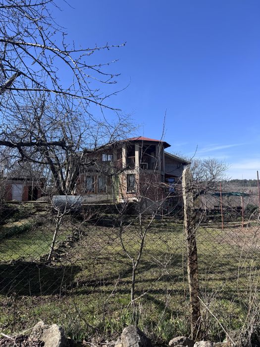 Продава се вила, част от масивна сграда близнак-Прилепци, Кърджали