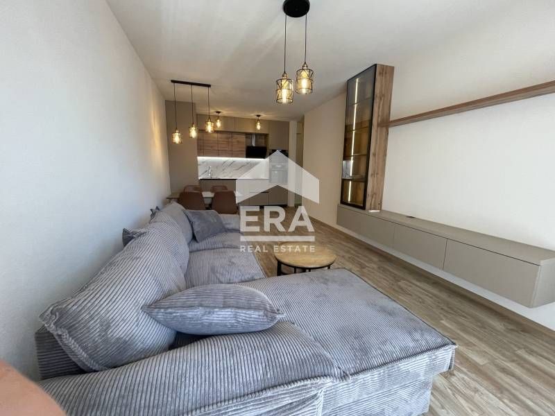 Дава се под наем Двустаен апартамент в Варна, Център - 60 кв.м за 698.19 € - Снимка #1