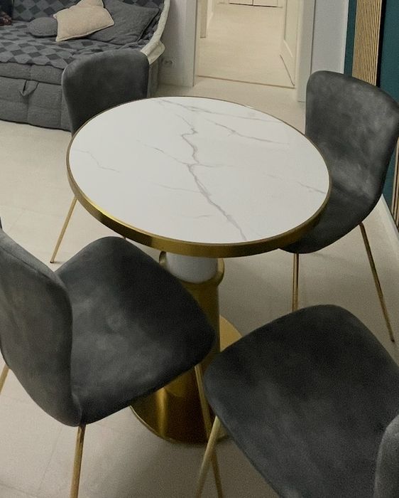 Masa Rotunda Dining cu baza aurie si blat alb (cu efect de marmura)