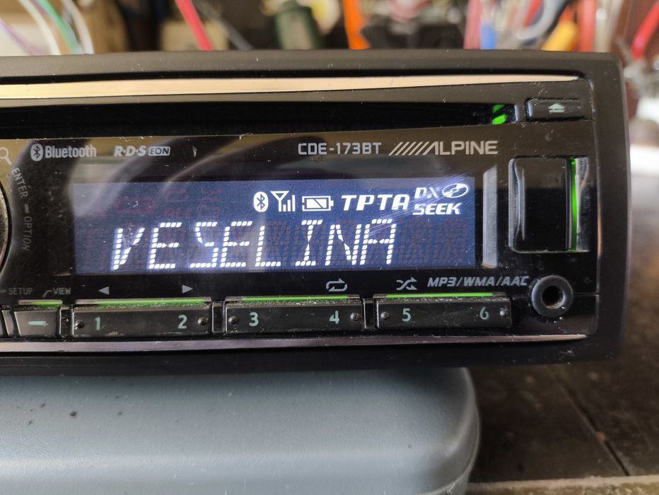 Alpine  CDE-173BT авто радио с Bluetooth Plus - CD плейър и USB