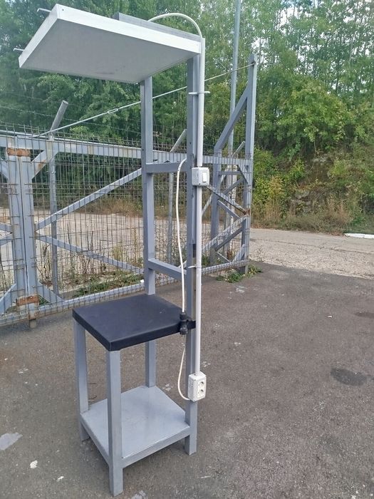 Post de lucru / Masă de lucru metalică cu instalație electrică (Atelier / Exterior)