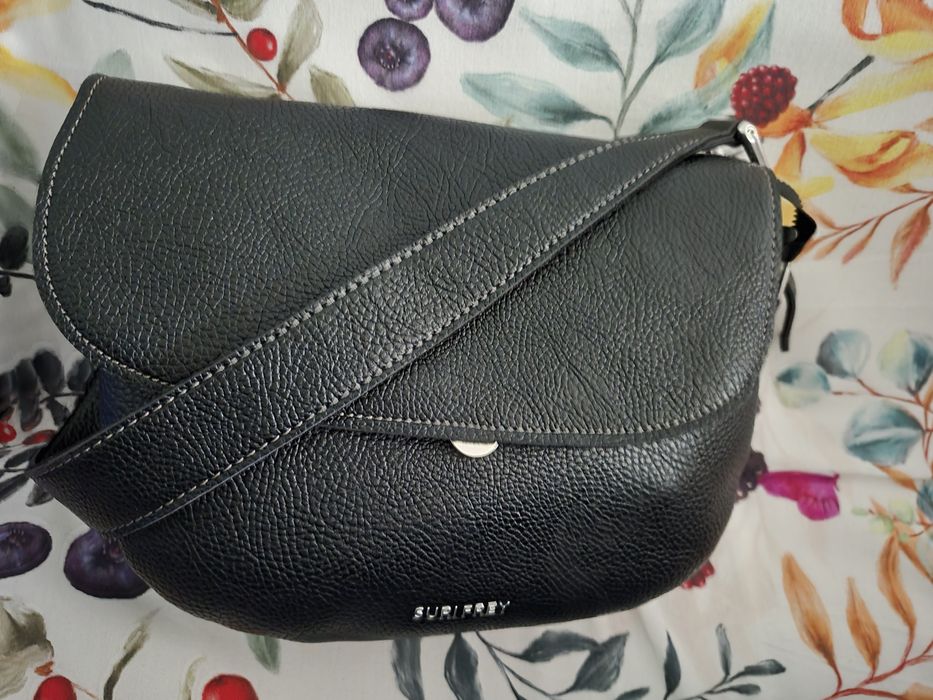 Дамска чанта модел кросбоди.С подарък.