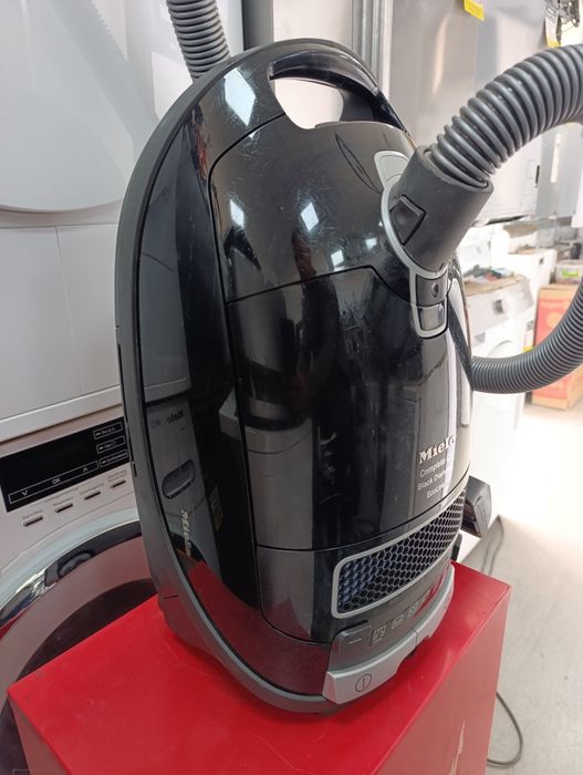 Прахосмукачка  Miele Complete