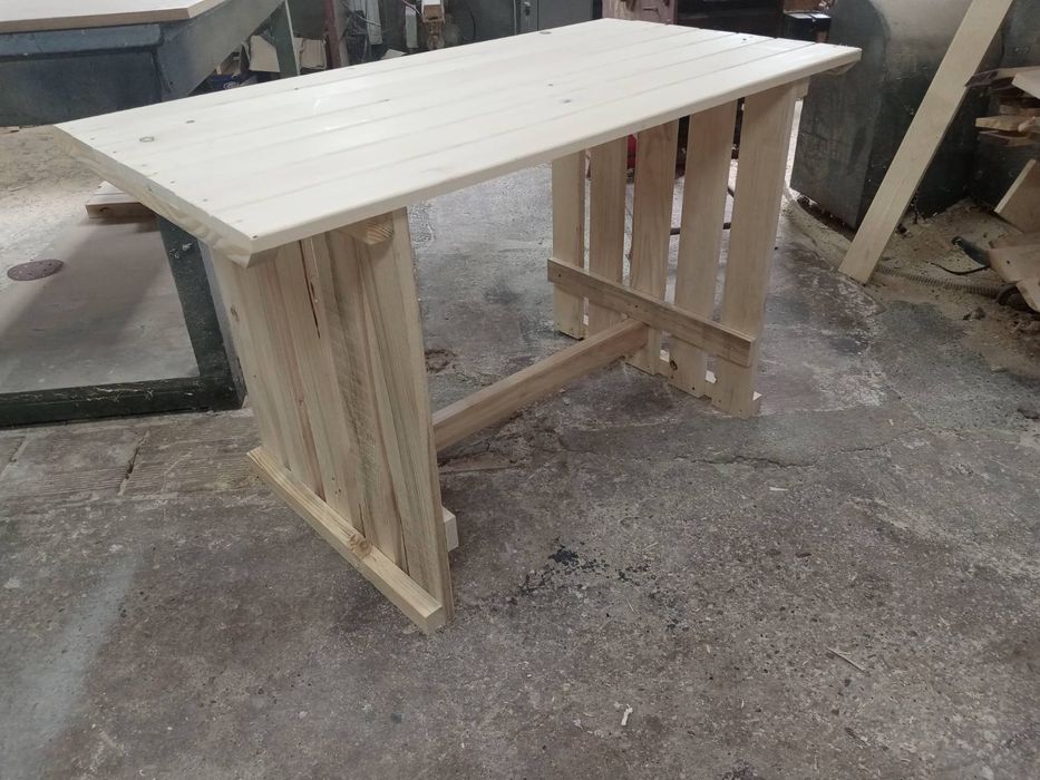 Нолична: Маса от масивна дървена