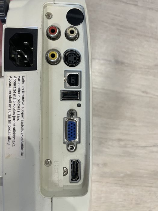 Пректор Epson EB-X8