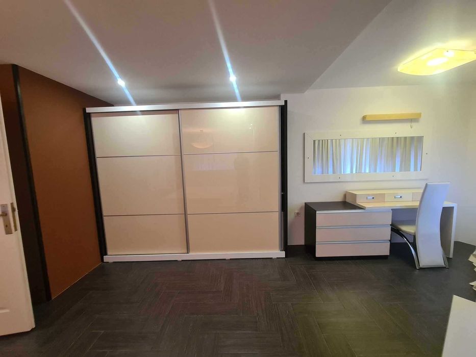 Продава се Тристаен апартамент в Хасково, Център - 110 кв.м за 1438 €/кв.м - Снимка #8