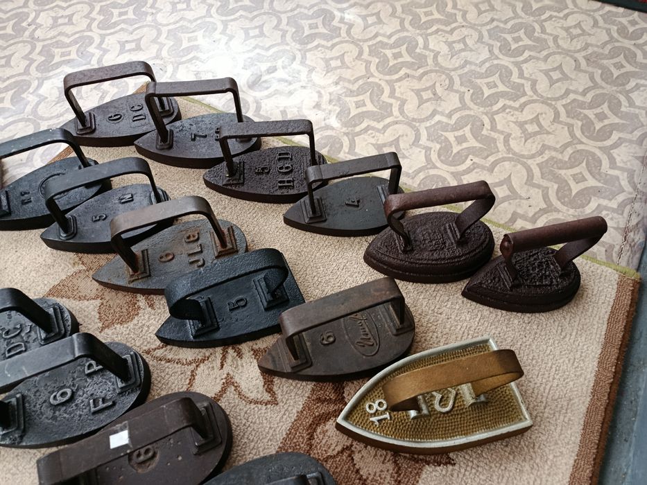 Лот Стари чугунени ютии