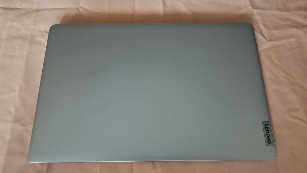 Нов лаптоп lenovo