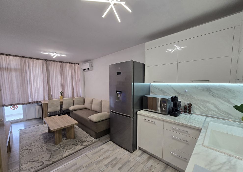 Продава се Тристаен апартамент в Сливен, Център - 70 кв.м за 2143 €/кв.м - Снимка #1