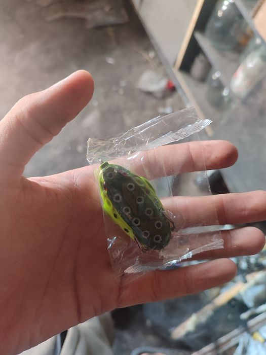 продам катушку леску и приманки