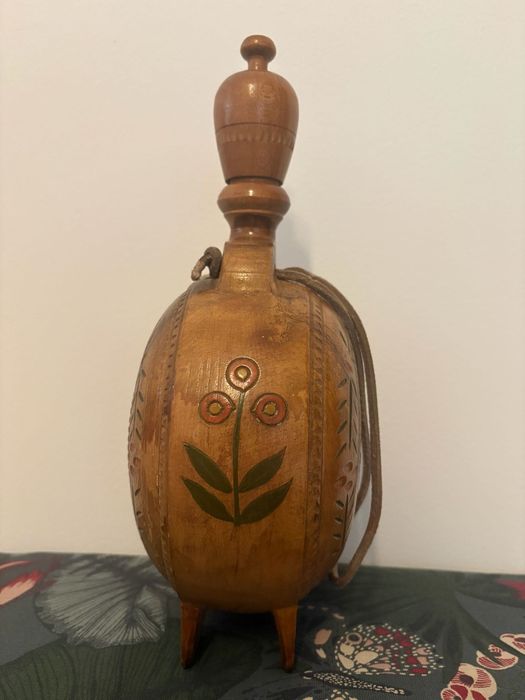 Plosca veche din lemn. In perfectă stare!