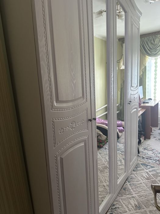 Продаю шкаф с тумбочкой!