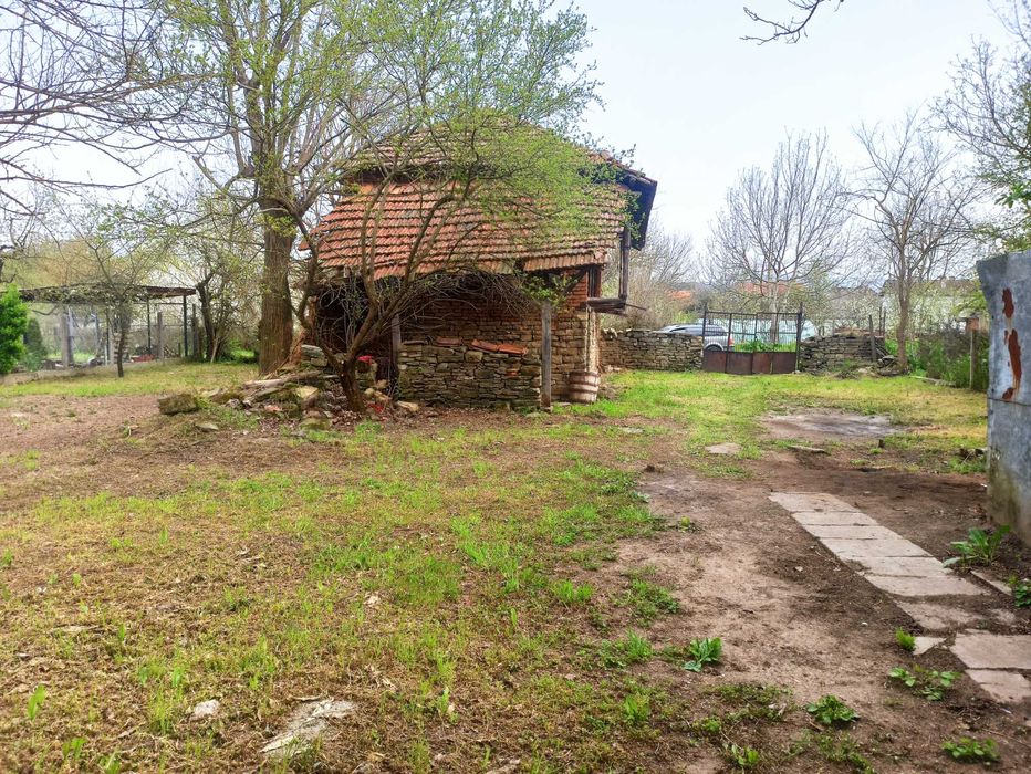 Продава се къща в град Роман