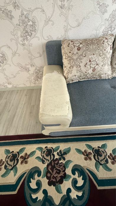 Угловой диван, в среднем состояний