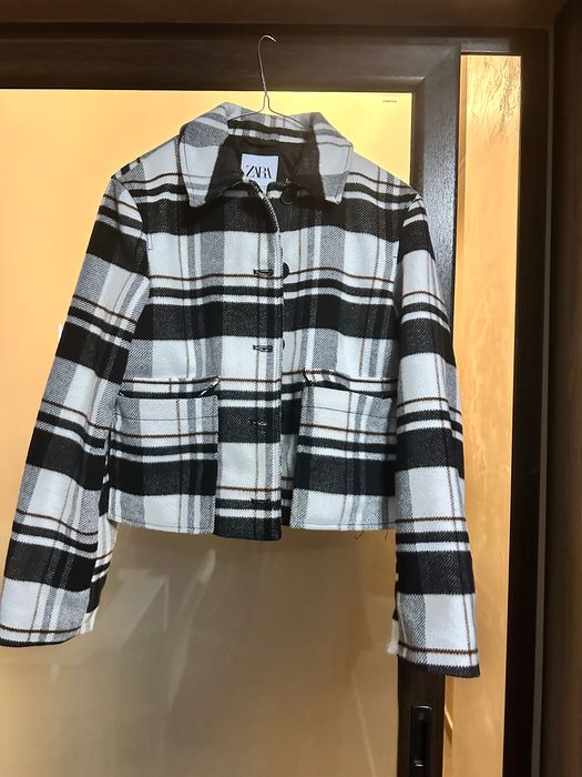 Късо палтенце Зара