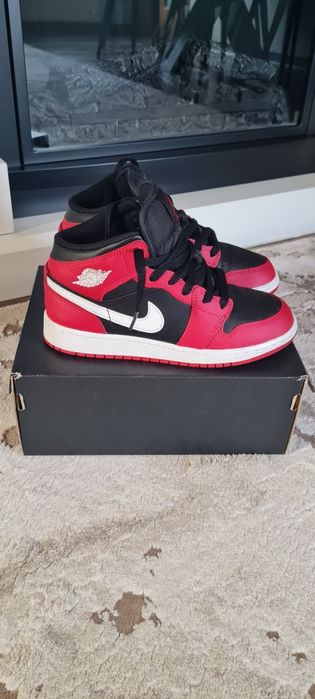 Vând Jordan Air 1 Mid
