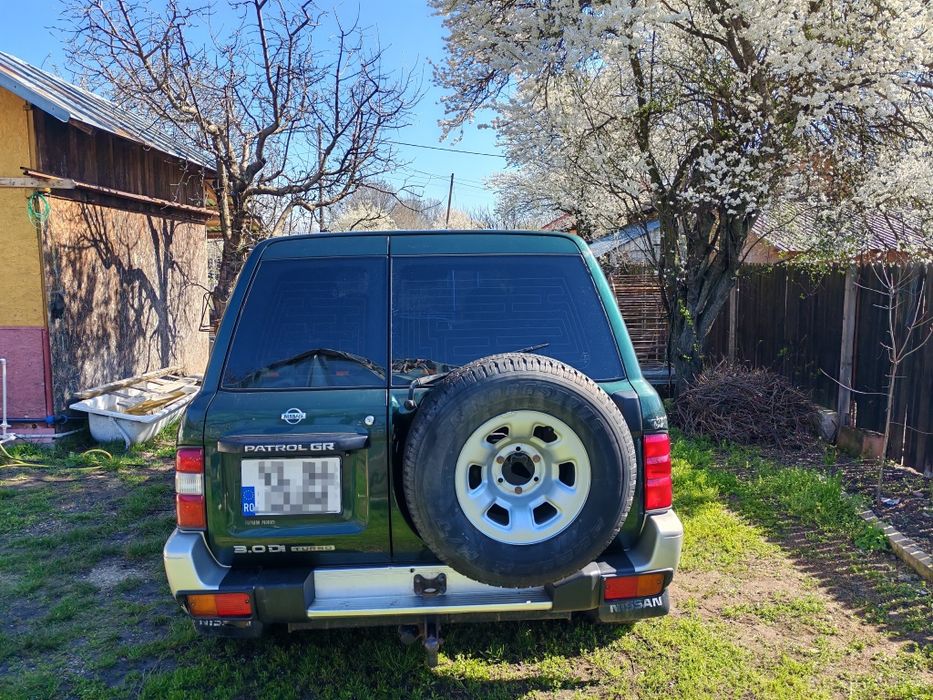 Nissan patrol - y61