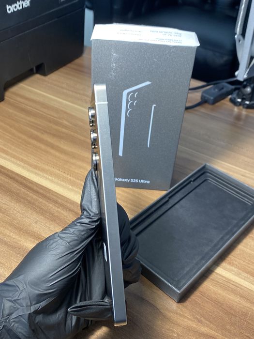 Samsung Galaxy s25 ultra • 256 GB • Titanium Black