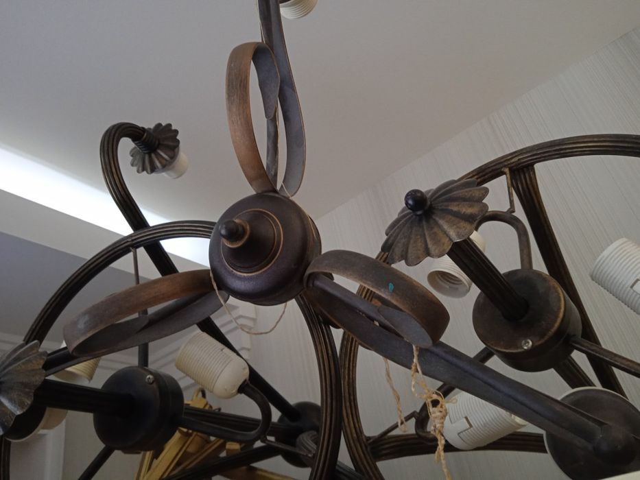 Люстры продаются