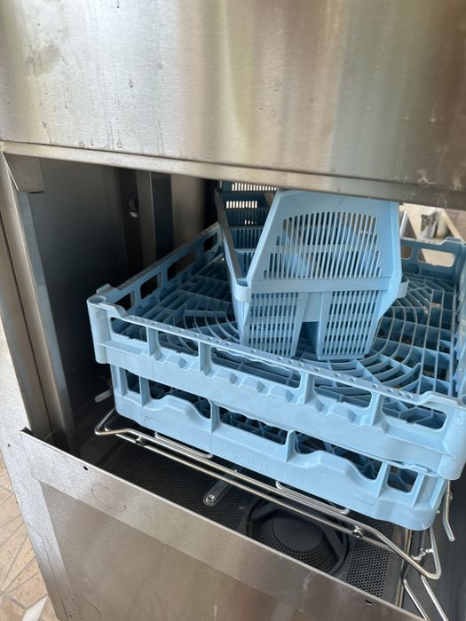 Промышленная посудомойка HOBART