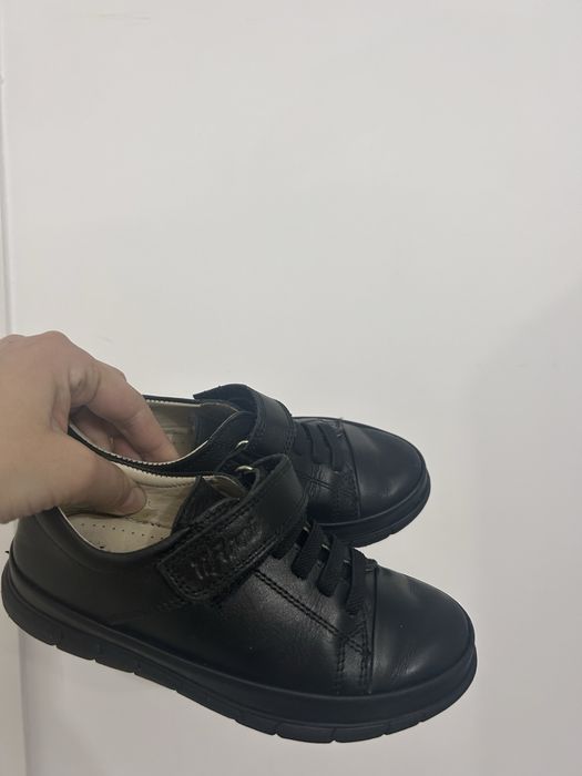 Продам туфельки мальчик