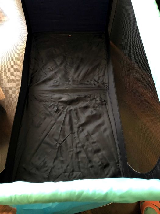 Детска кошара с отвор