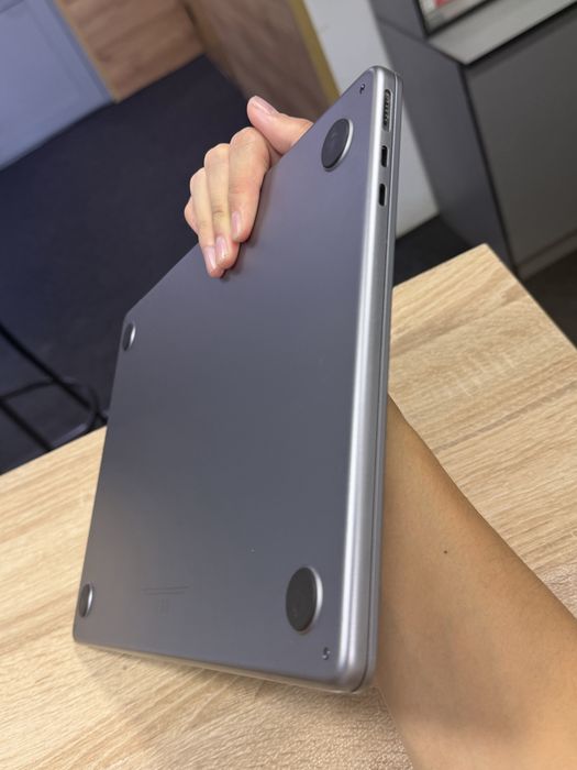MacBook Air 13.6 M2 8/256